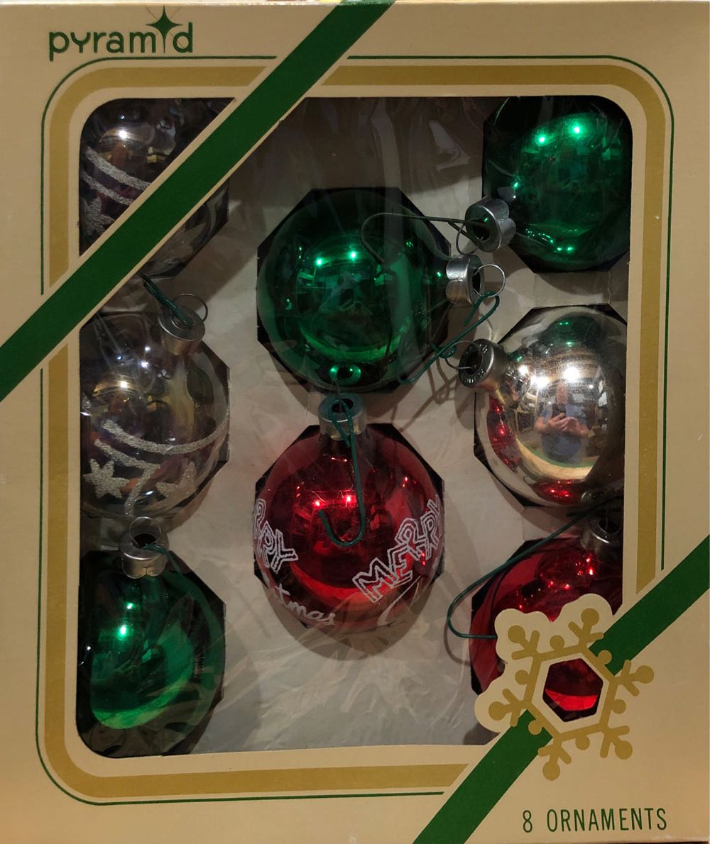 2009 Mickey And Minnie Snow Globe