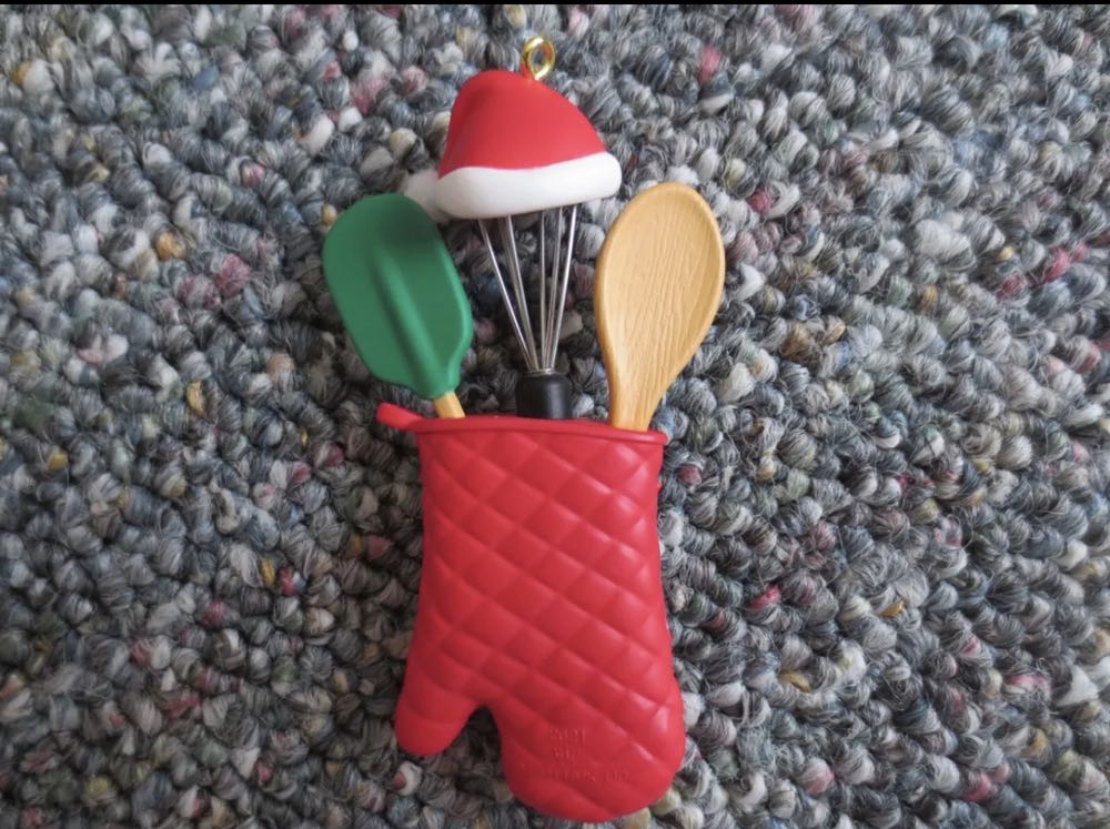 Bakin It Merry  ornament collectible - Main Image 4