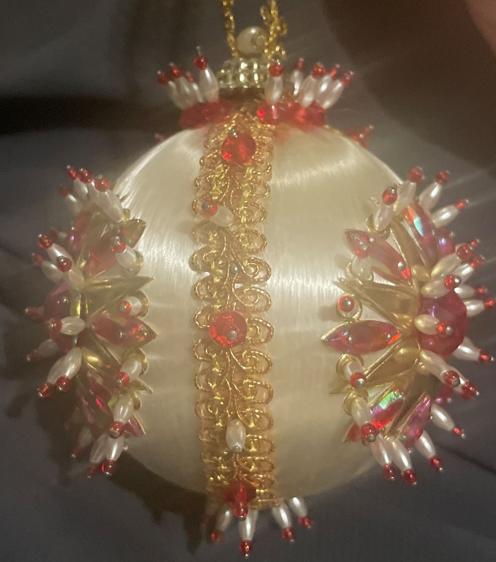 Bead & Sequin - White, Red, Gold -  Bead & Sequin (Round) ornament collectible - Main Image 2