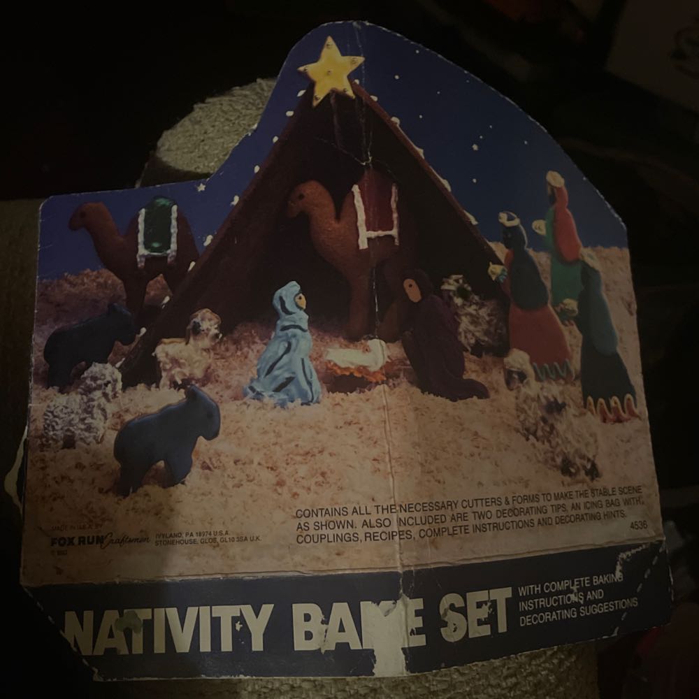 Cookie Cutter - Fox Run - #4636 - Holy Family- Virgin Mary - Nativiy - Runnabe Sah (Cookie Cutter) ornament collectible - Main Image 2