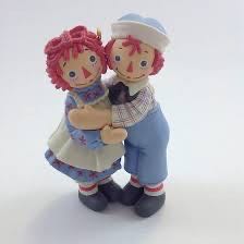Raggedy Ann & Andy - Holiday Hug - Raggedy Ann & Andy (Pop Culture) ornament collectible [Barcode 015012817898] - Main Image 2