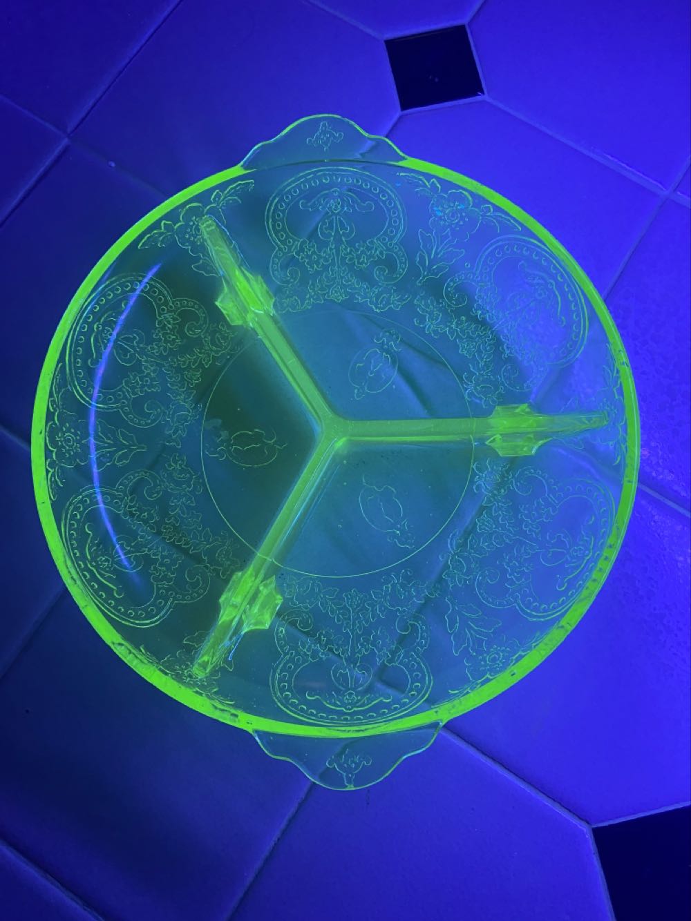 Indiana Glass Company, Horseshoe Pattern, Green Depression Glass, Three Section, Footed Relish Dish with Handles  ornament collectible - Main Image 3