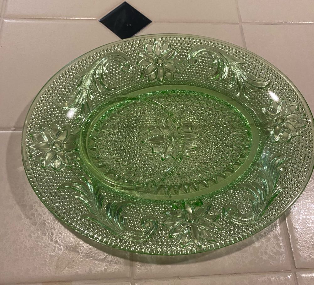 Indiana Glass Comany Tiara Sandwich Pattern Snack Plate  ornament collectible - Main Image 2