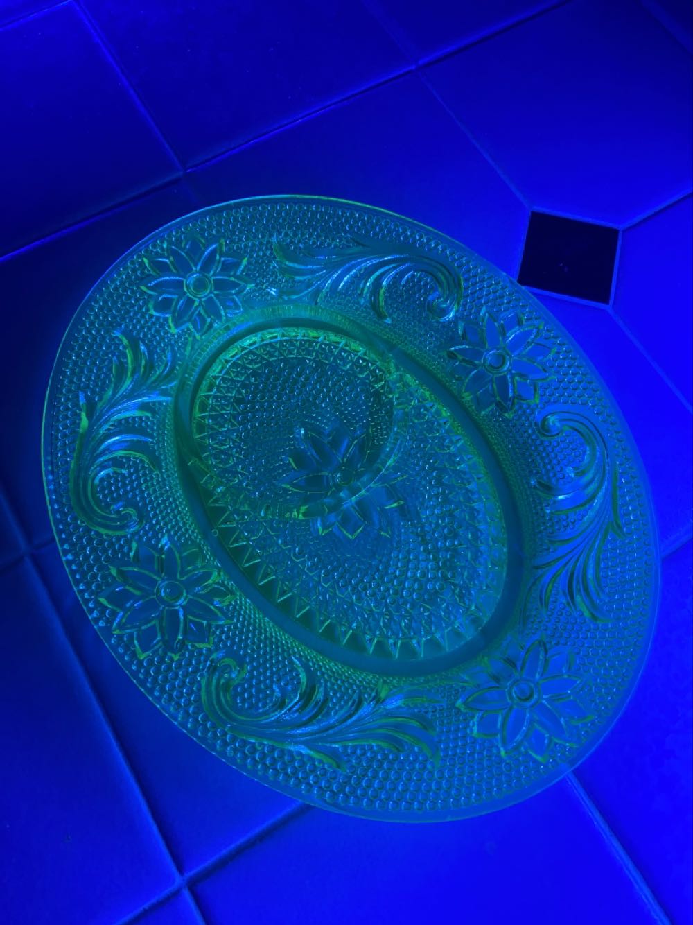 Indiana Glass Comany Tiara Sandwich Pattern Snack Plate  ornament collectible - Main Image 3