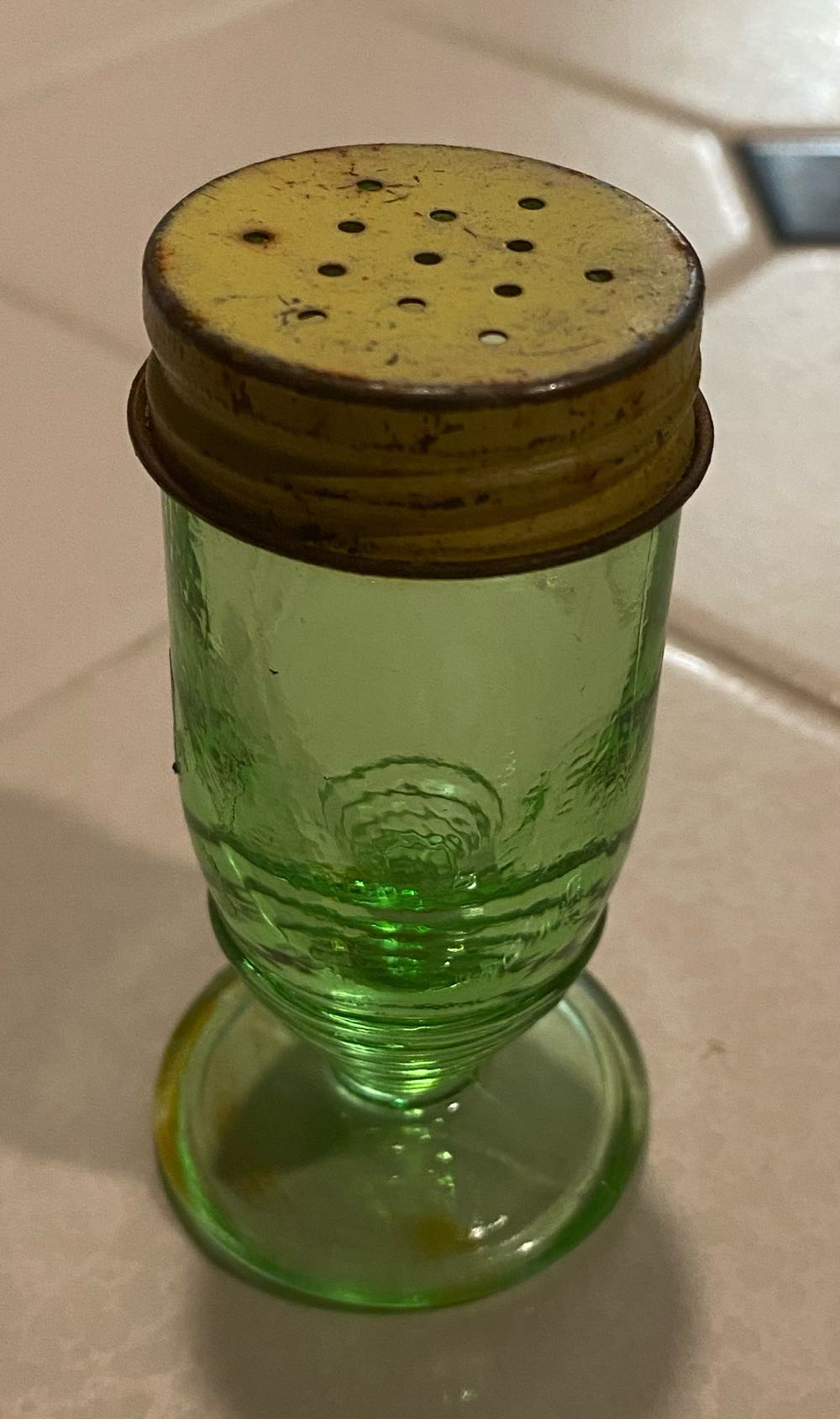 Unk Uranium Glass Salt Shaker  ornament collectible - Main Image 4