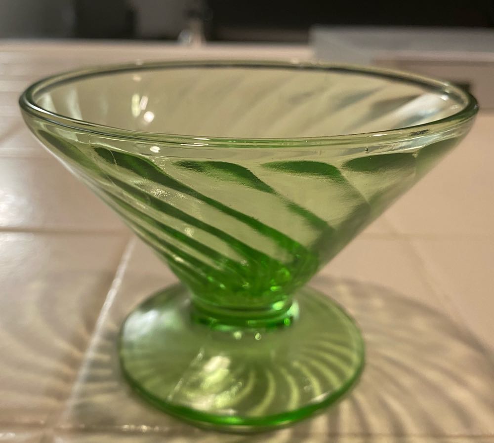 Anchor Hocking Dessert Bowl Spiral  ornament collectible - Main Image 2