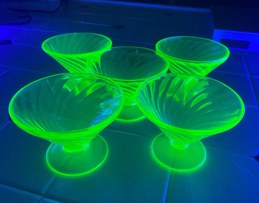 Anchor Hocking Dessert Bowl Spiral  ornament collectible - Main Image 3