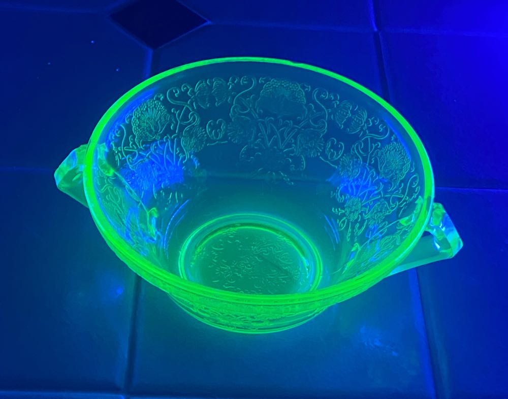 Anchor Hocking Florentine uranium glass soup bowl  ornament collectible - Main Image 3