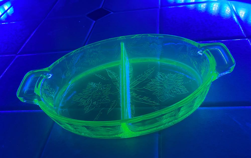 Jeanette Glass Poinsettia Pattern Divided Rellish Dish  ornament collectible - Main Image 3