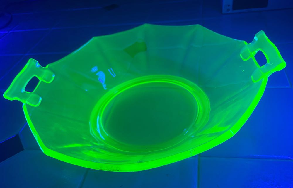 Unk Uranium Glass Green Depression Large Serving Dish  ornament collectible - Main Image 3