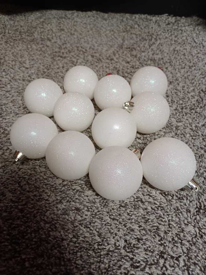 Balls White Glitter Grooves 