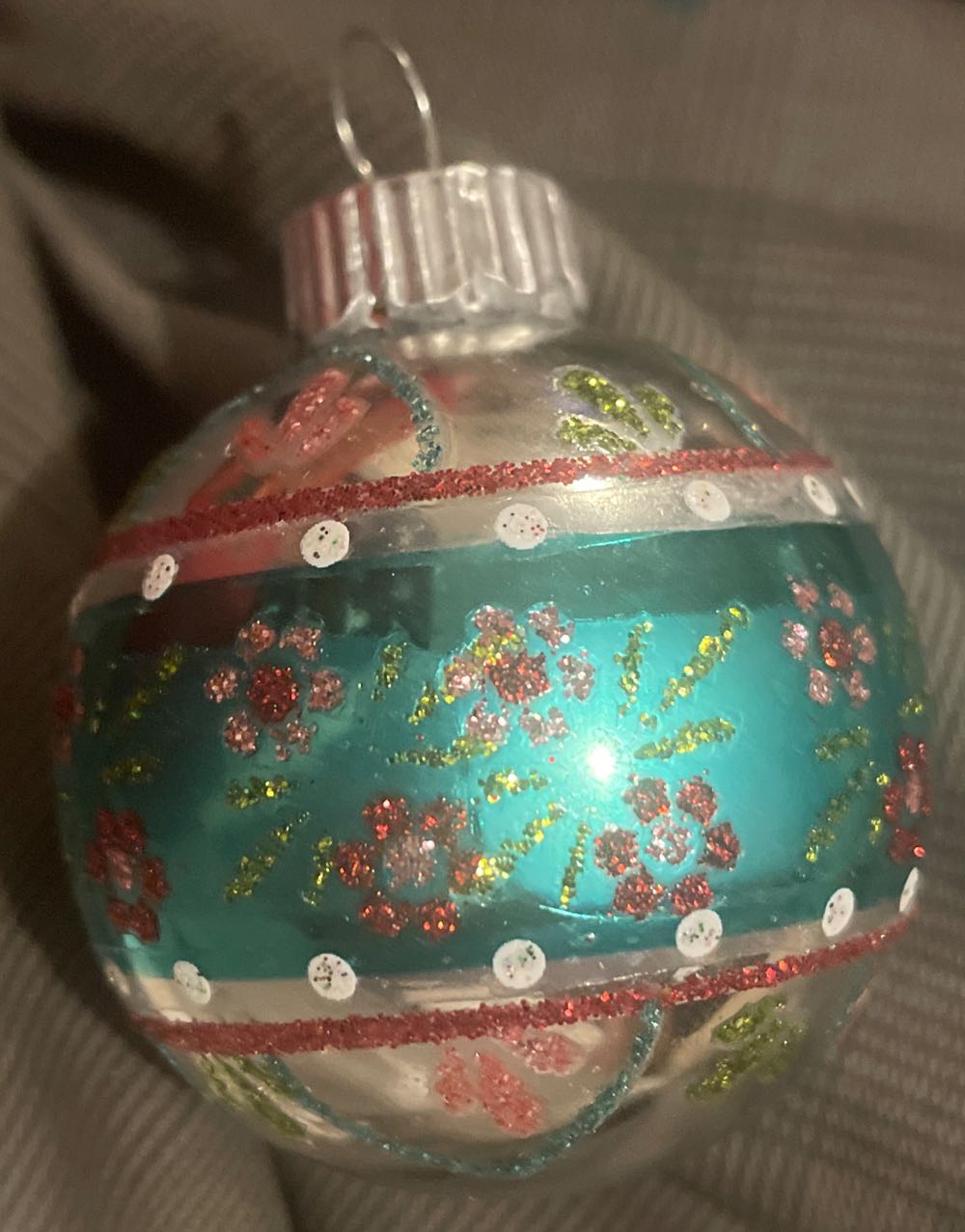 Christopher Radko - Shiny Brite - (Set 2) - Festive Fete - Round - Stencil - Flowers - Teal, Green, Red, White - Festive Fete (Round) ornament collectible - Main Image 2