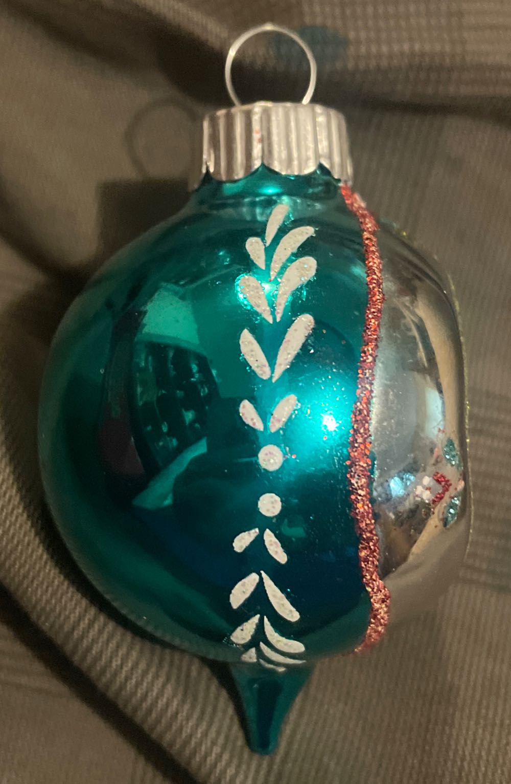 Christopher Radko - Shiny Brite - (Set 2) - Festive Fete - Teardrop - Reflector - Blue, White, Red, Green, Pink - Festive Fete (Teardrop) ornament collectible - Main Image 2