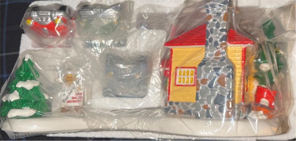 Village Used Car Lot - The Original Snow Village (Department 56) ornament collectible - Main Image 2