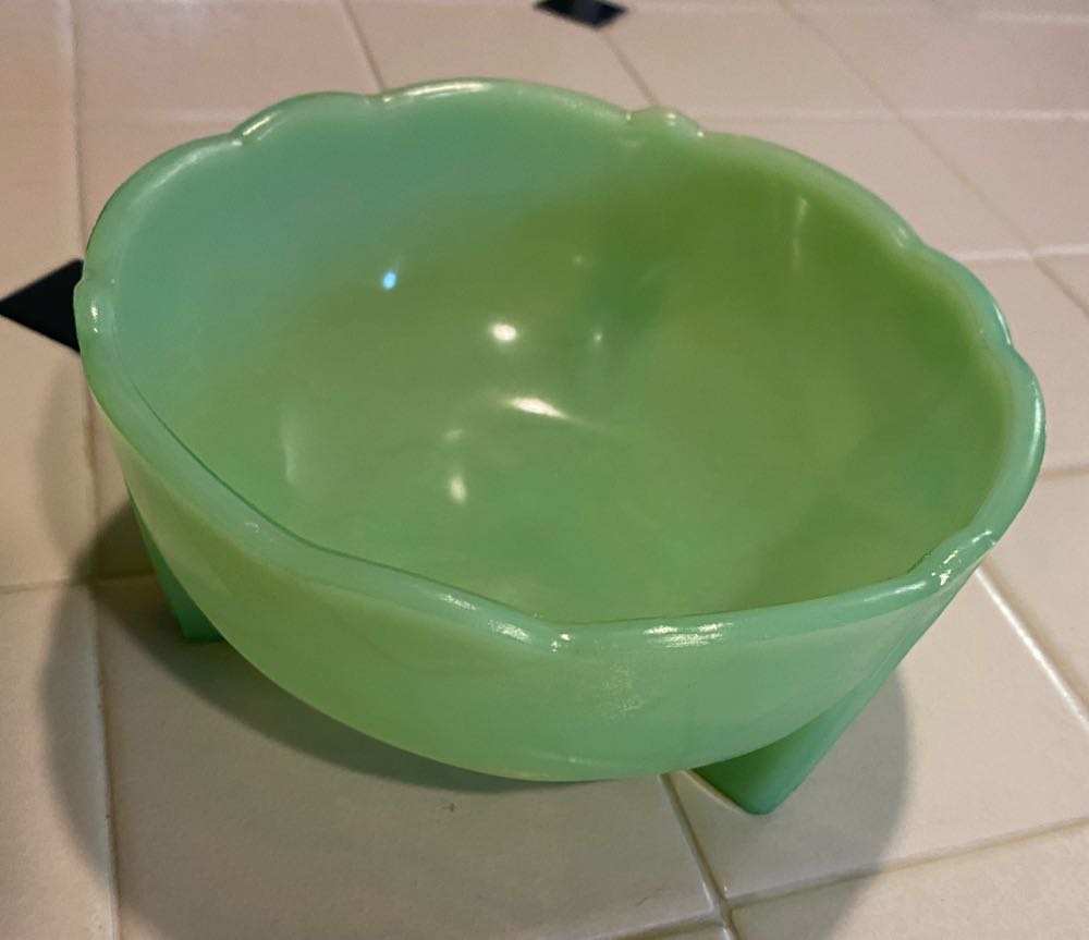 McKee Glass Chevron Jadeite Bulb shaped Bowl 3 footed   ornament collectible - Main Image 2