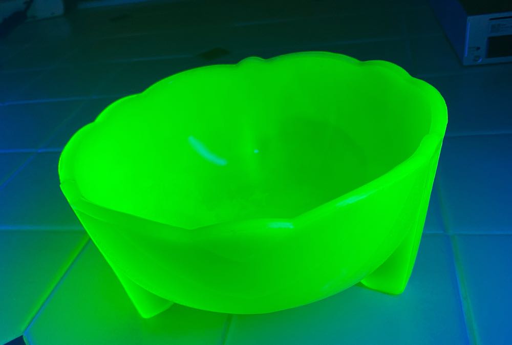 McKee Glass Chevron Jadeite Bulb shaped Bowl 3 footed   ornament collectible - Main Image 3