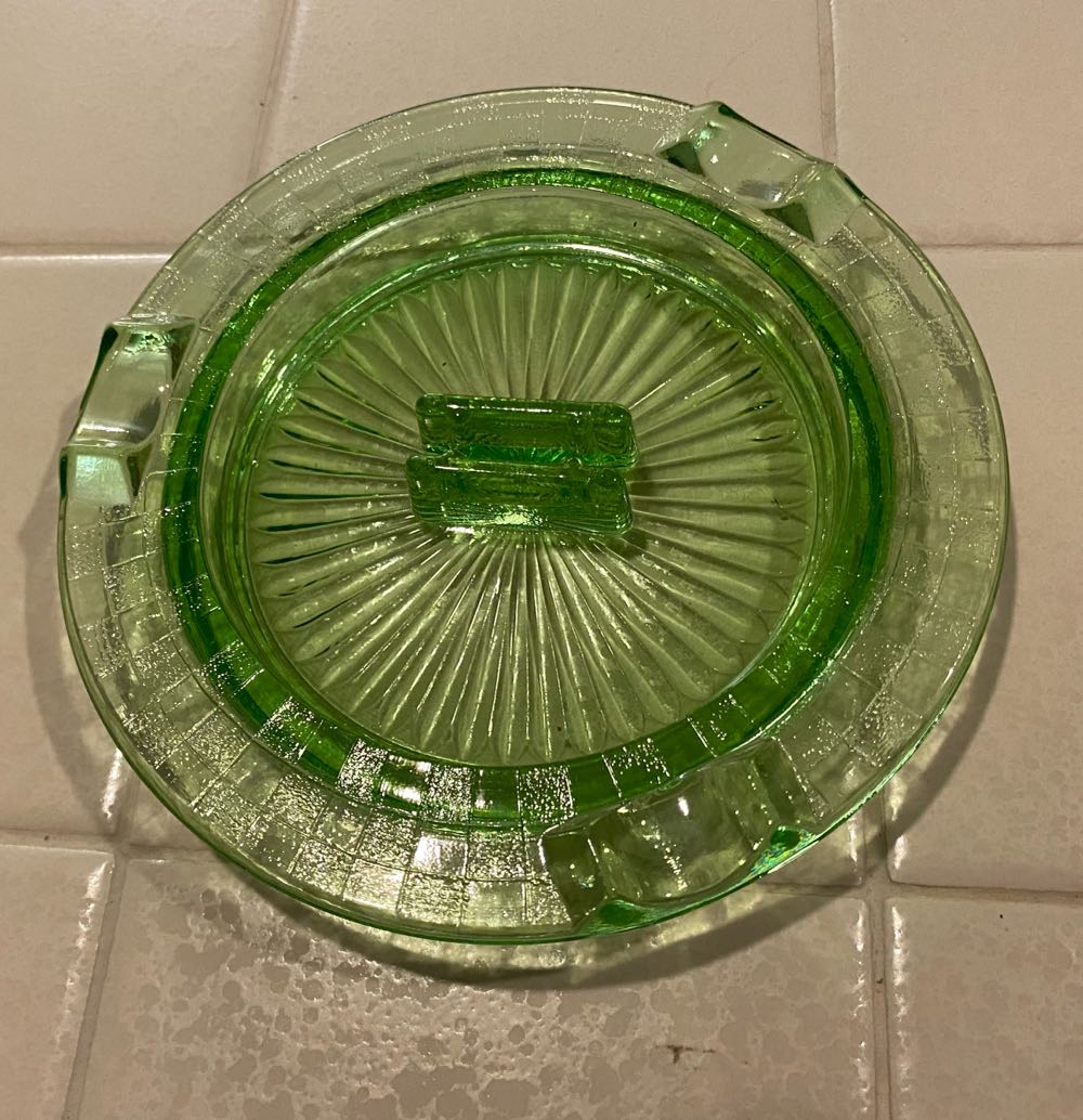 Hazel Atlas Round Ashtray Checkerboard Pattern Starburst Base with Matchbox Holder  ornament collectible - Main Image 4