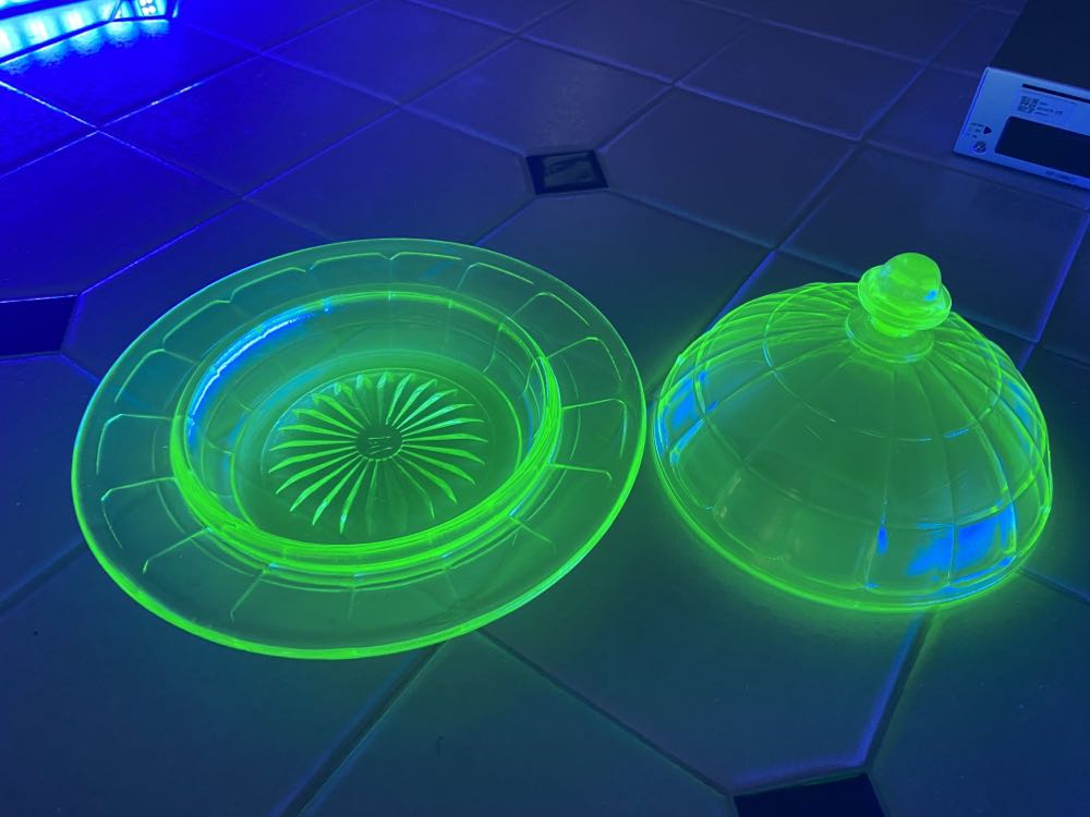 Anchor Hocking “Colonial Knife and Fork” Pattern Round Covered Butter  ornament collectible - Main Image 3