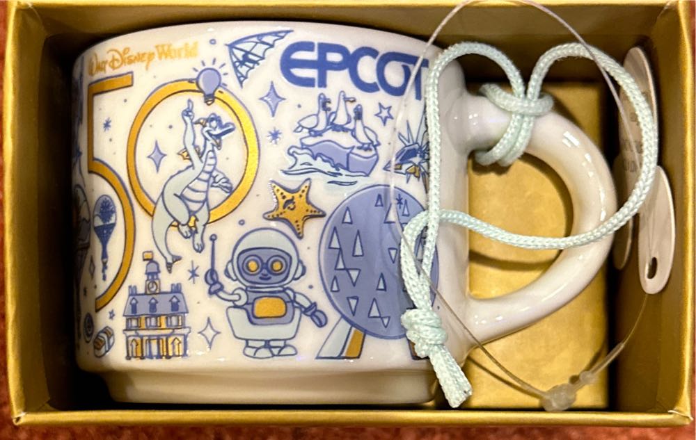 Lighthouse W/Flashing Beacon