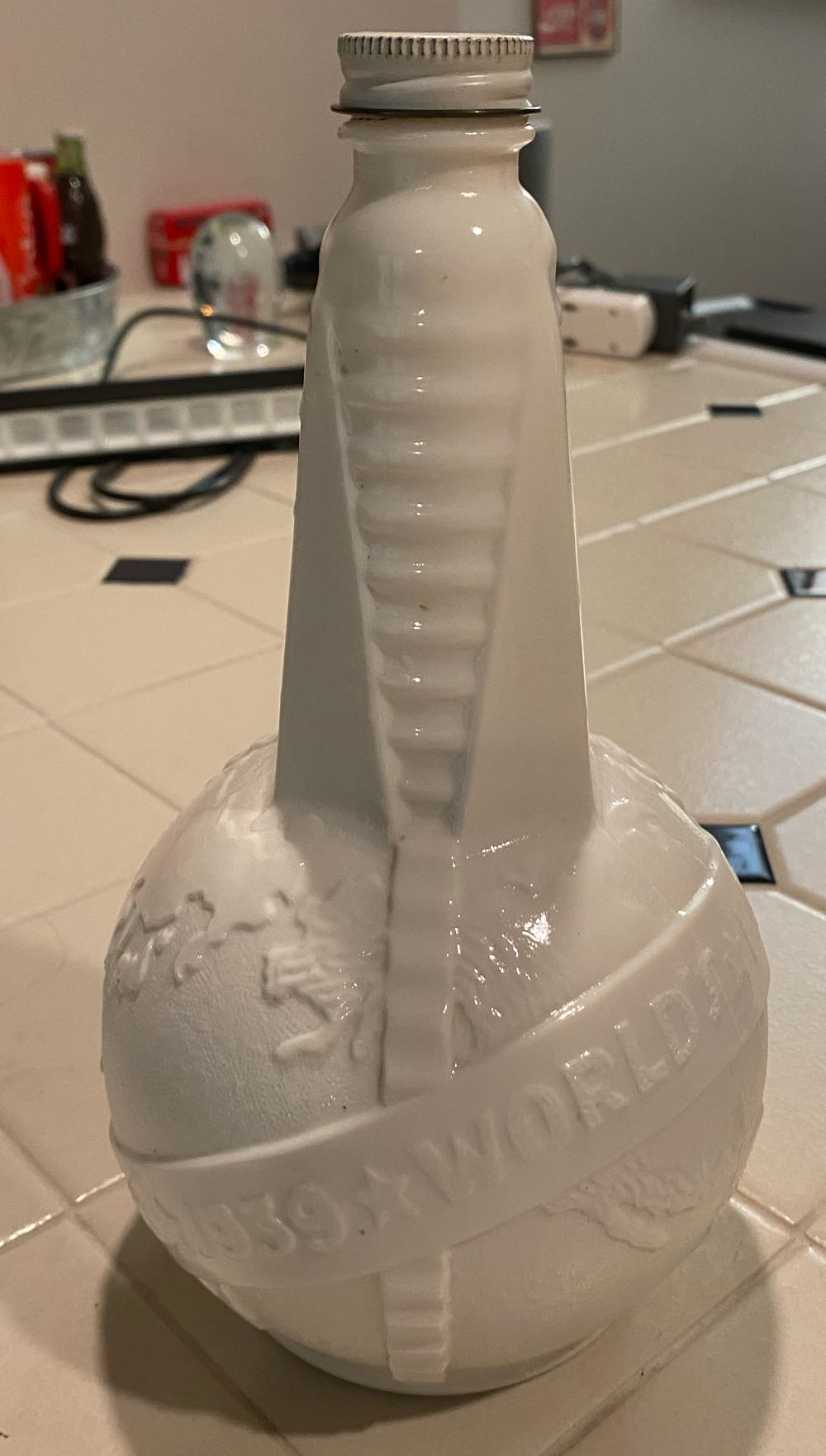 Anchor Hocking 1939 Worlds Fair New York NY Globe Uranium Milk Glass Bottle Anchor  ornament collectible - Main Image 2