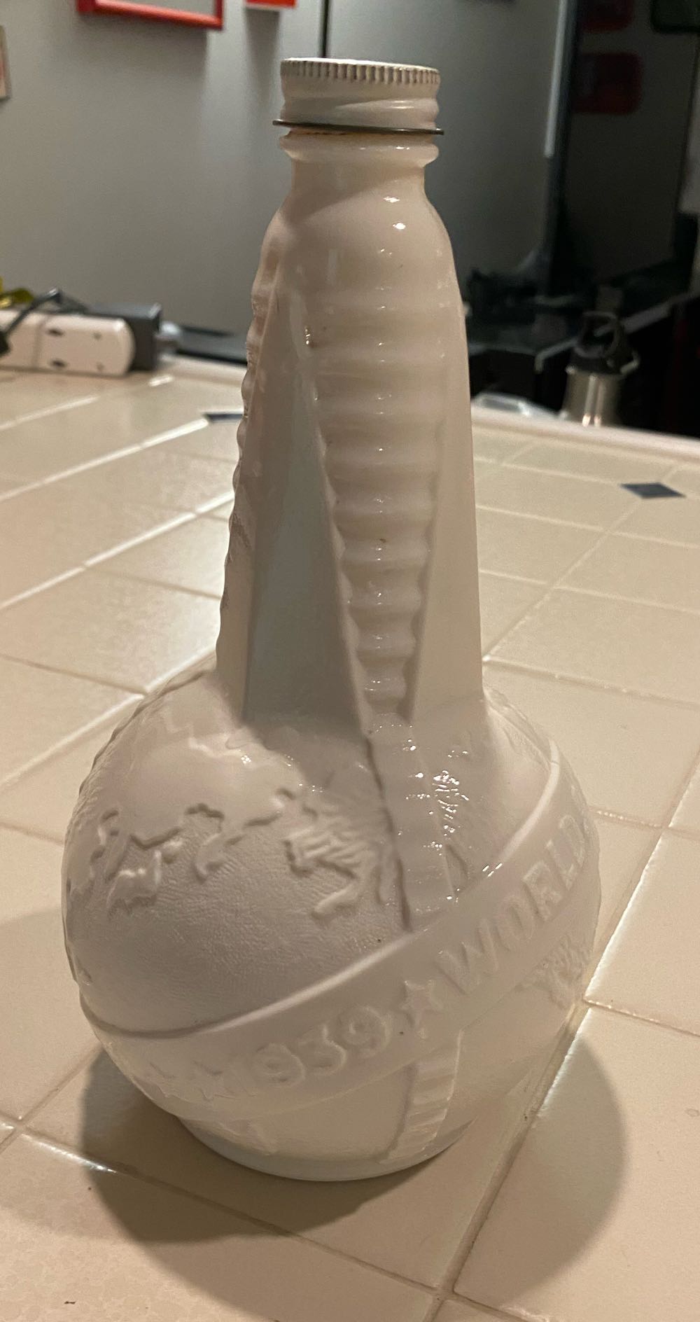 Anchor Hocking 1939 Worlds Fair New York NY Globe Uranium Milk Glass Bottle Anchor  ornament collectible - Main Image 4