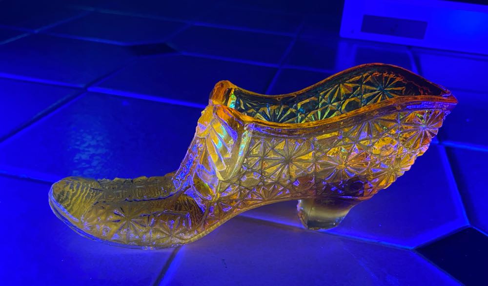Fenton Daisy & Button Pattern Glass Slipper Shoe Amber High Heel  ornament collectible - Main Image 3