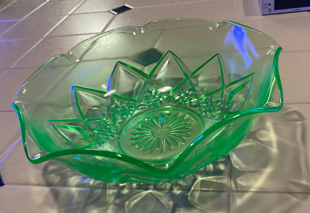 Hazel Atlas Diamond Arches Pattern uranium glass fruit bowl  ornament collectible - Main Image 2
