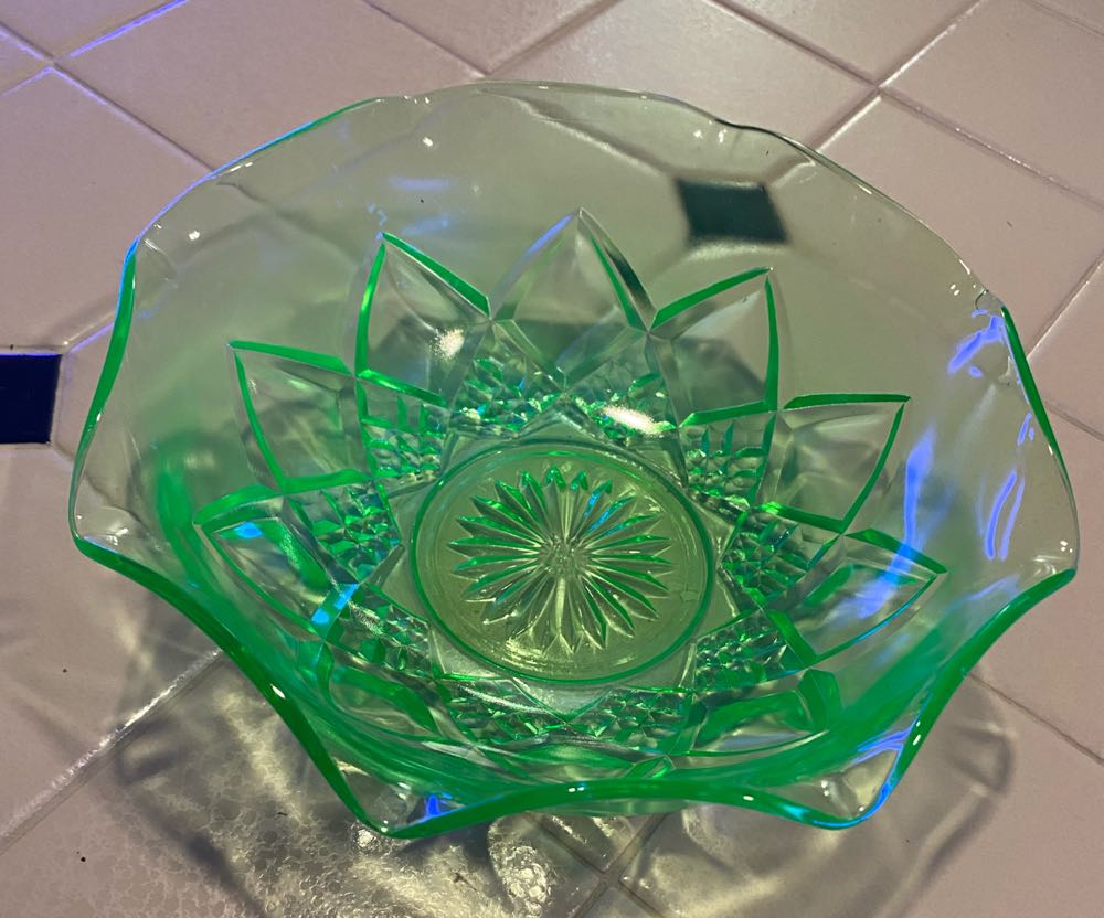 Hazel Atlas Diamond Arches Pattern uranium glass fruit bowl  ornament collectible - Main Image 4