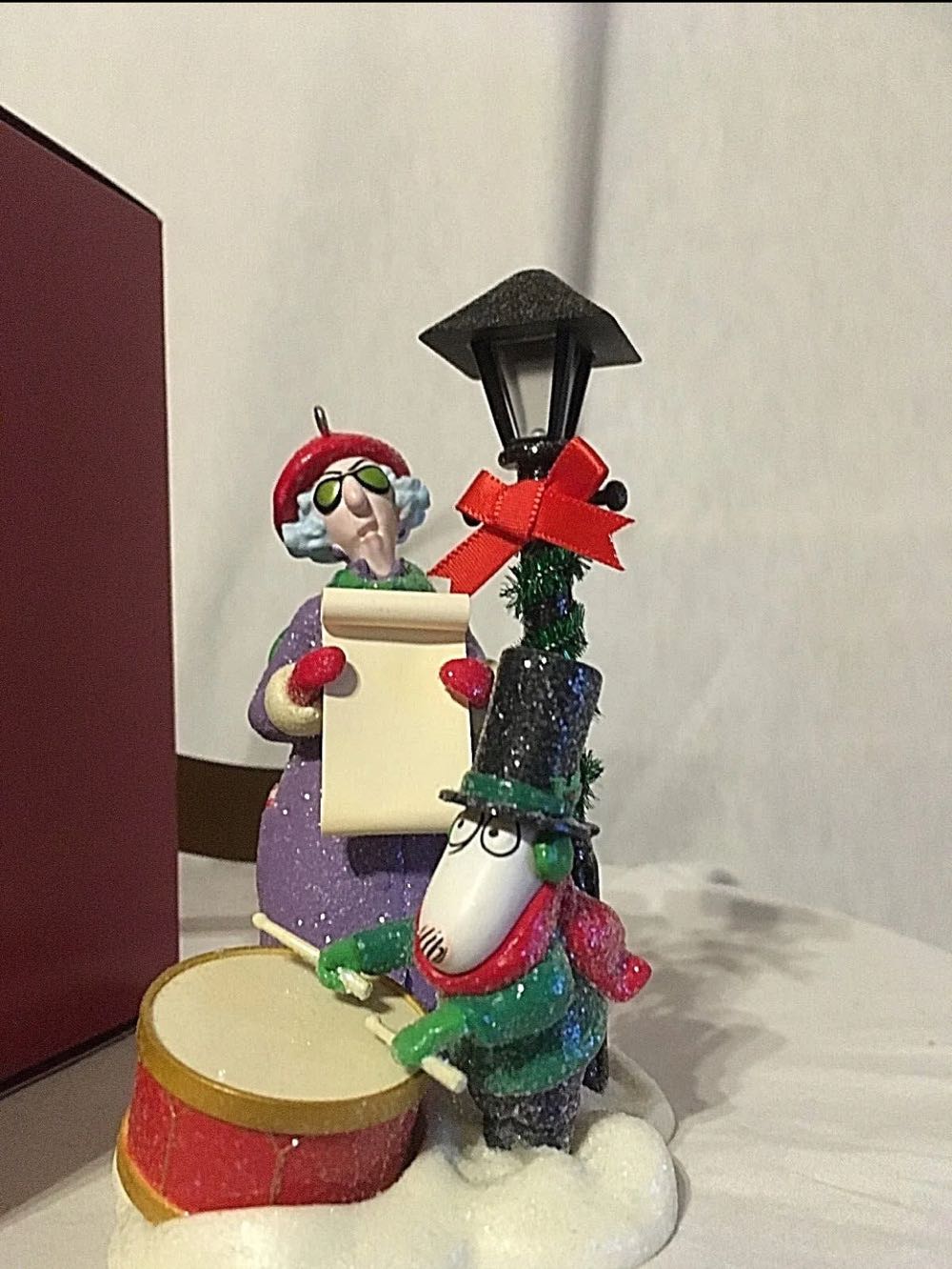 Maxine The Crabby Caroler - Maxine (Maxine) ornament collectible - Main Image 3