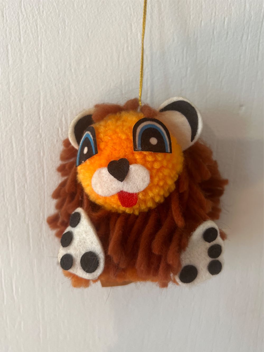 Vintage Mid Century Blue Eyed Lion Christmas Ornament Made from Yarn  ornament collectible - Main Image 3