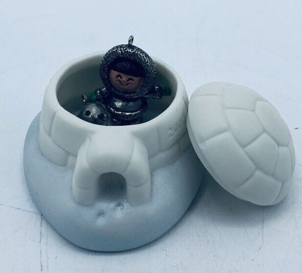 Frosty Friends - 2000 - Igloo - Frosty Friends (Collectible Series - Compliment) ornament collectible - Main Image 2