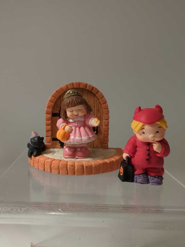 Bashful Visitors - Merry Miniatures - Merry Miniatures (Halloween) ornament collectible [Barcode 015012390667] - Main Image 2