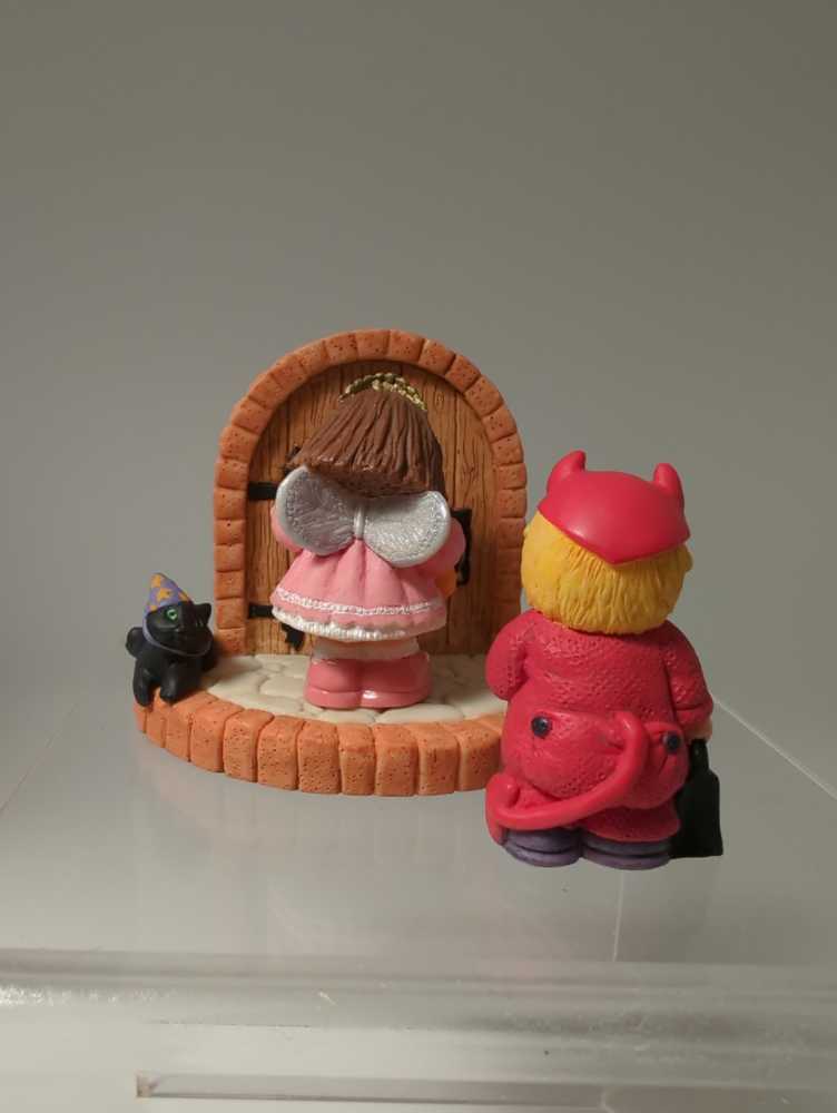 Bashful Visitors - Merry Miniatures - Merry Miniatures (Halloween) ornament collectible [Barcode 015012390667] - Main Image 3