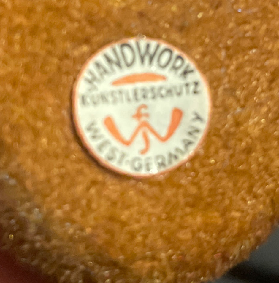 Wagner - Brown Bear - Sitting - Bear (Flocked) ornament collectible - Main Image 2