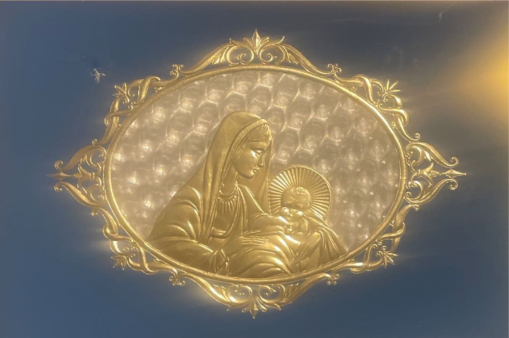 Carlton, Heirloom Collection