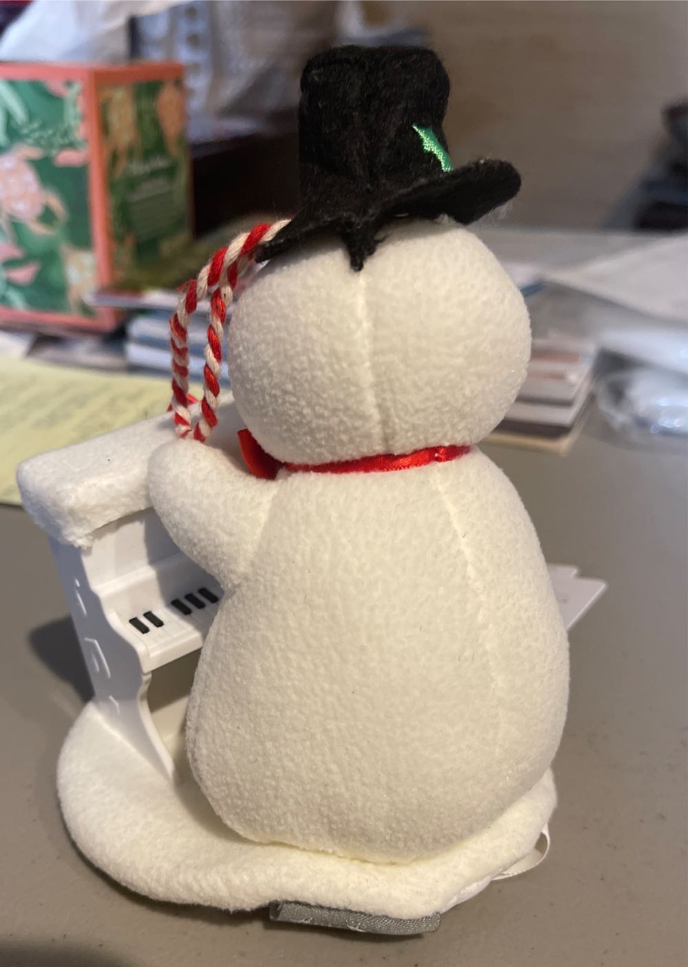 Sing-Along Showman Snowman - Sing Alomg Snowmen (Snowmen) ornament collectible [Barcode 661127009651] - Main Image 2