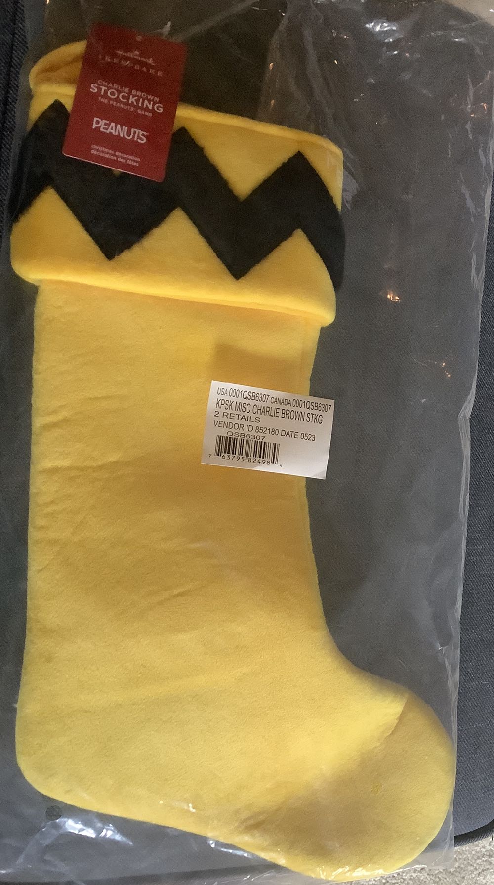 Peanuts Charlie Brown Stocking - Peanuts (Peanuts) ornament collectible [Barcode 763795824984] - Main Image 2