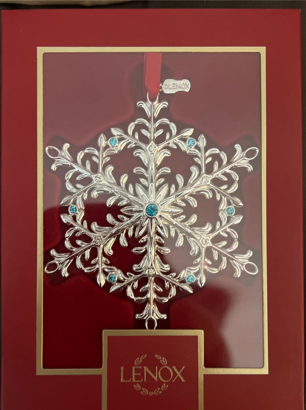 Lenox 2023 Snow Majesty Ornament 19th Edition 0.30 Metallic - Snow Majesty (Snowflake) ornament collectible [Barcode 194372024044] - Main Image 2