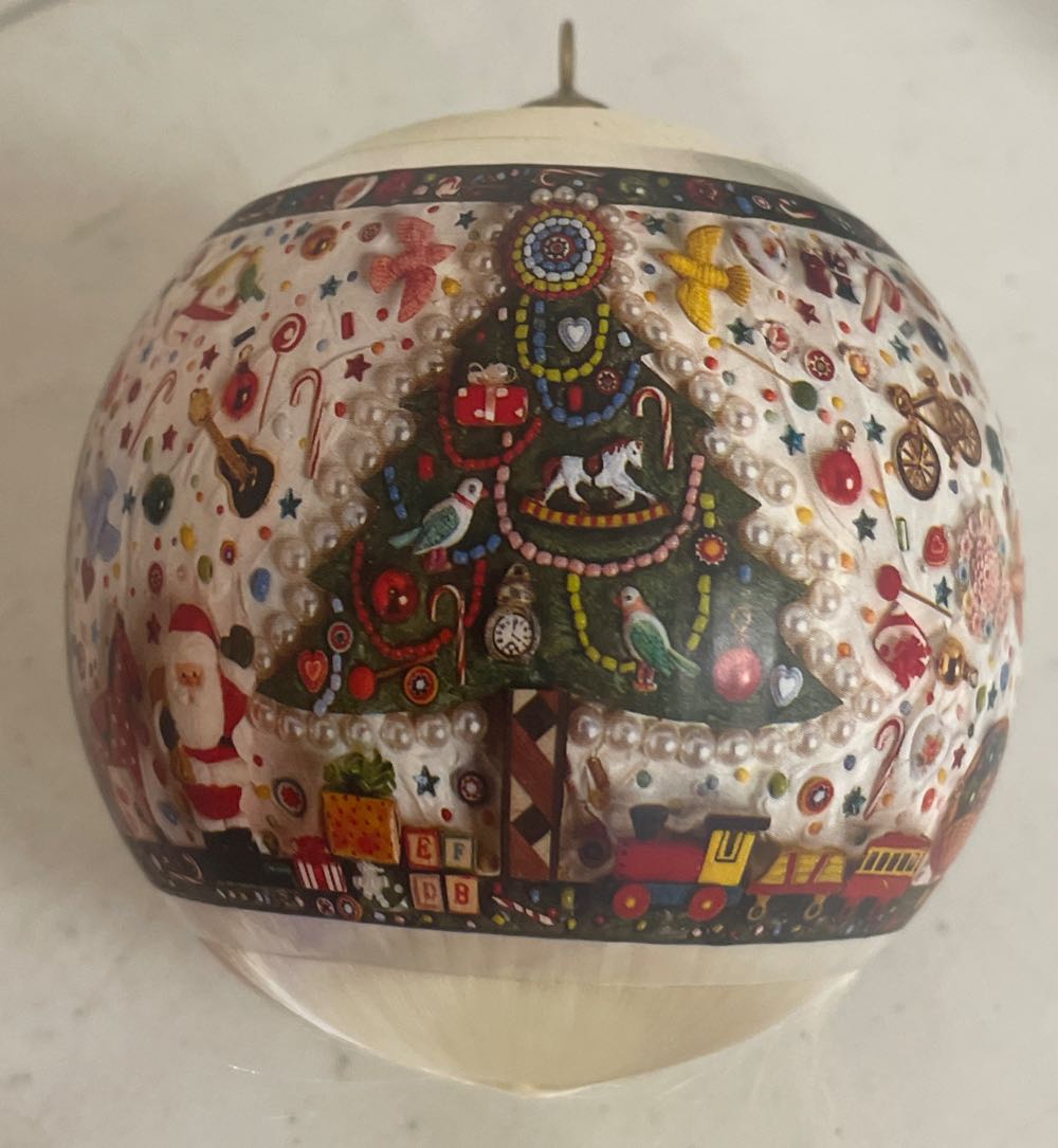 Christmas 1981 - Schneeberg (Satin Ball) ornament collectible - Main Image 2
