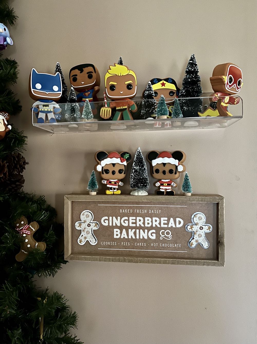 Gingerbread Setup - Decor (Gingerbread) ornament collectible - Main Image 2