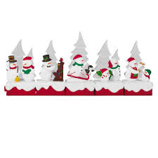 62281 Kids Finishing Christmas Cookies