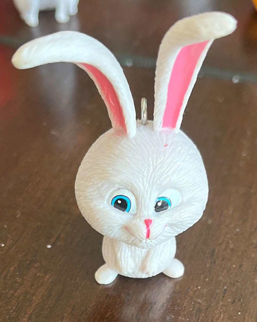 Hallmark - Christmas - Pin - Raccoon With Holly