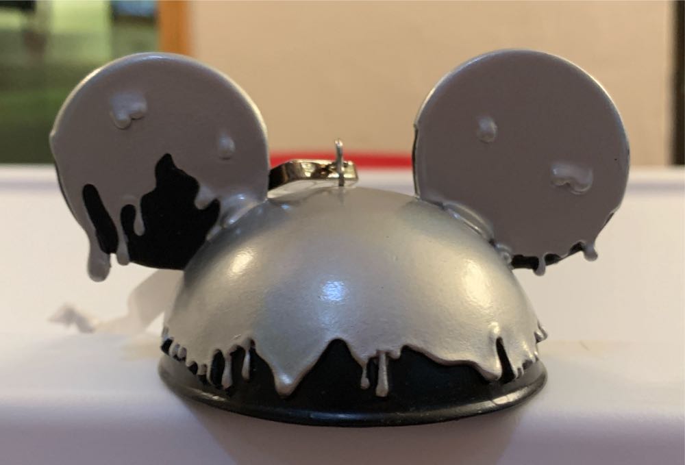 Disney 100  ornament collectible [Barcode 465054144122] - Main Image 2