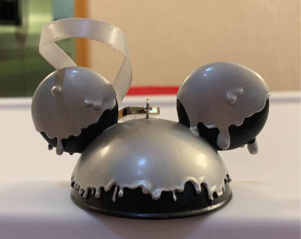 Disney 100  ornament collectible [Barcode 465054144122] - Main Image 3