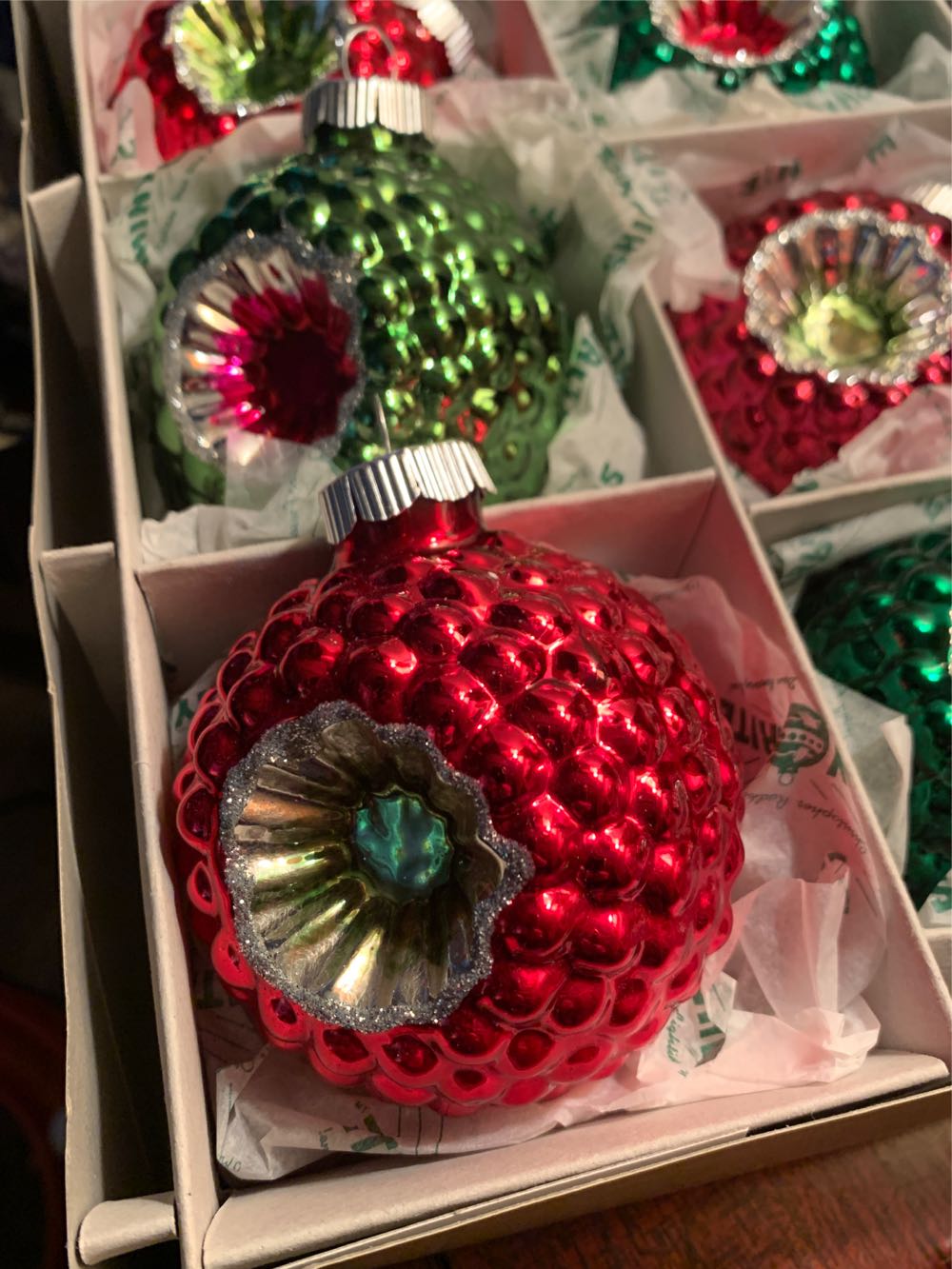 Vintage American 1940’s Design - Christopher Radko Presents Shiny Brite (Christopher Radko) ornament collectible [Barcode 645001434692] - Main Image 4