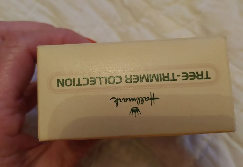 Mouse In Thimble - Thimble Series ornament collectible - Main Image 2