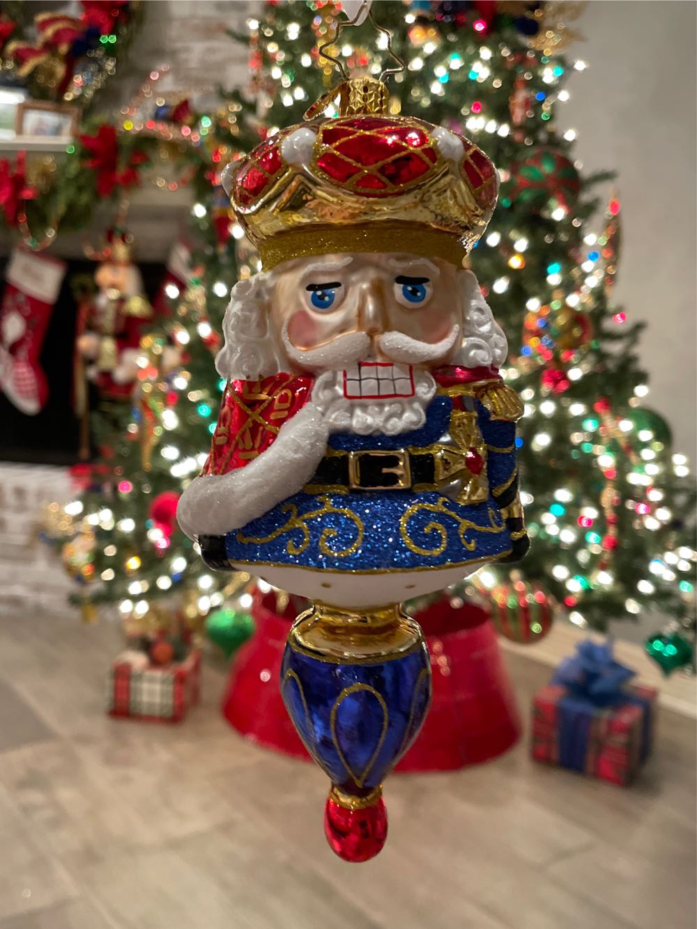 Royal Nutcracker  ornament collectible - Main Image 3