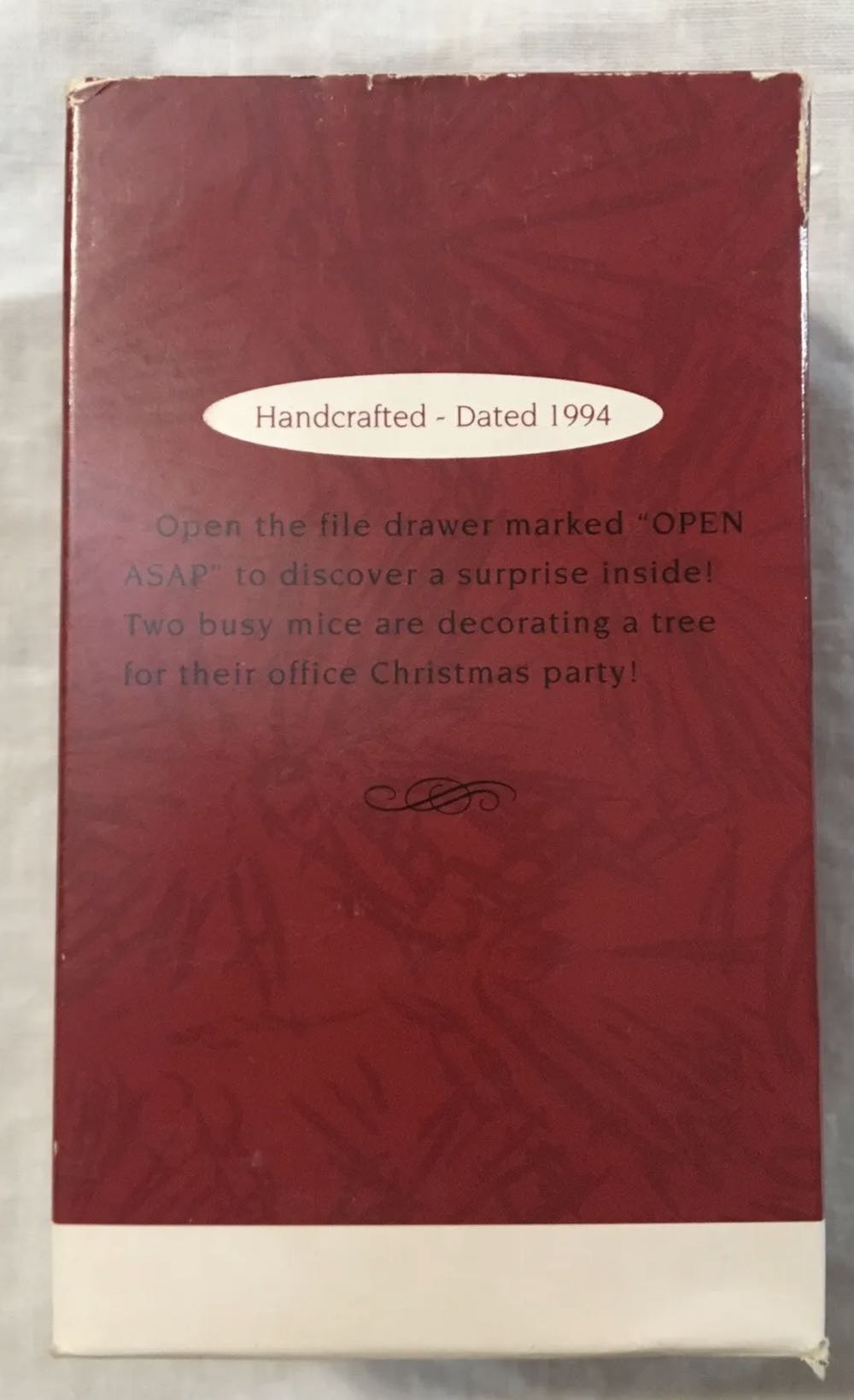 Open and Shut Holiday  ornament collectible - Main Image 2