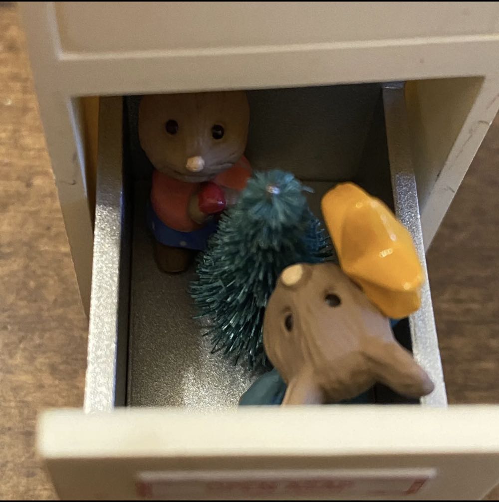 Open and Shut Holiday  ornament collectible - Main Image 4