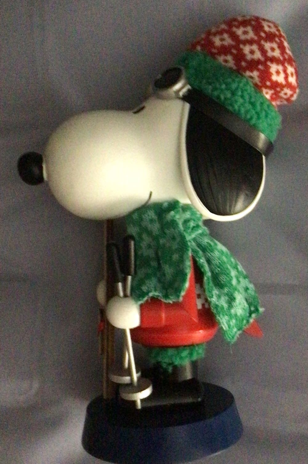 Ski Lodge Snoopy Holiday Nutcracker  ornament collectible [Barcode 661127007817] - Main Image 2
